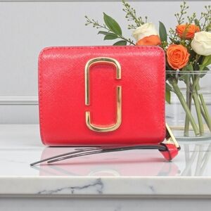Marc Jacobs Snapshot Compact Wallet In Red Saffiano Leather